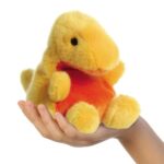 Thunder, a narancssárga tenyérnyi ülő plüss brontosaurus dinoszaurusz, 13 cm (Aurora, Palm Pals)