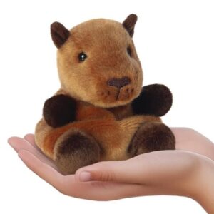 Sid, a tenyérnyi, ülő plüss bébi capybara, 13 cm (Aurora, Palm Pals)