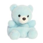 Benny, a tenyérnyi, ülő, kék színű plüss bébi maci, 13 cm (Aurora, Palm Pals)