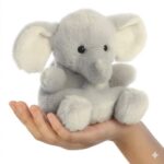 Stomps, a tenyérnyi ülő plüss elefánt bébi, 13 cm (Aurora, Palm Pals)
