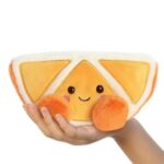 Tucker, a tenyérnyi ülő plüss mandarin szelet, 13 cm (Aurora, Palm Pals)